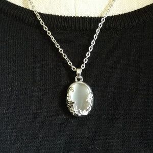 Hold 4 Kyetaka☘️VNTG☘️Silvertone MOONSTONEPendant